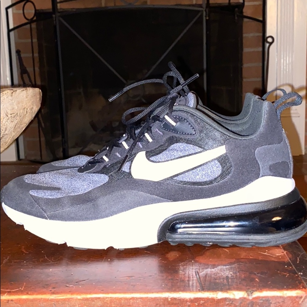 Black and white nike air react shoes - Picture 3 of 4